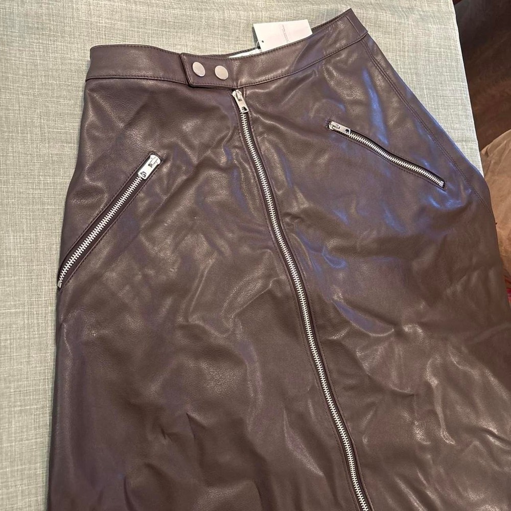 Size 4 Brown leather skirt with zipper detail